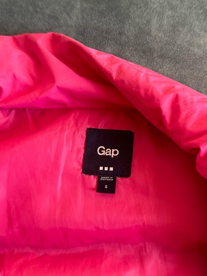 Розовая безрукавка Gap