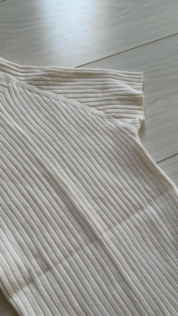 Stradivarius белый топ с средней горловиной