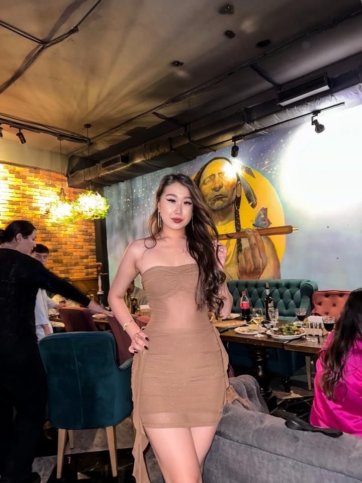 Бежевое платье