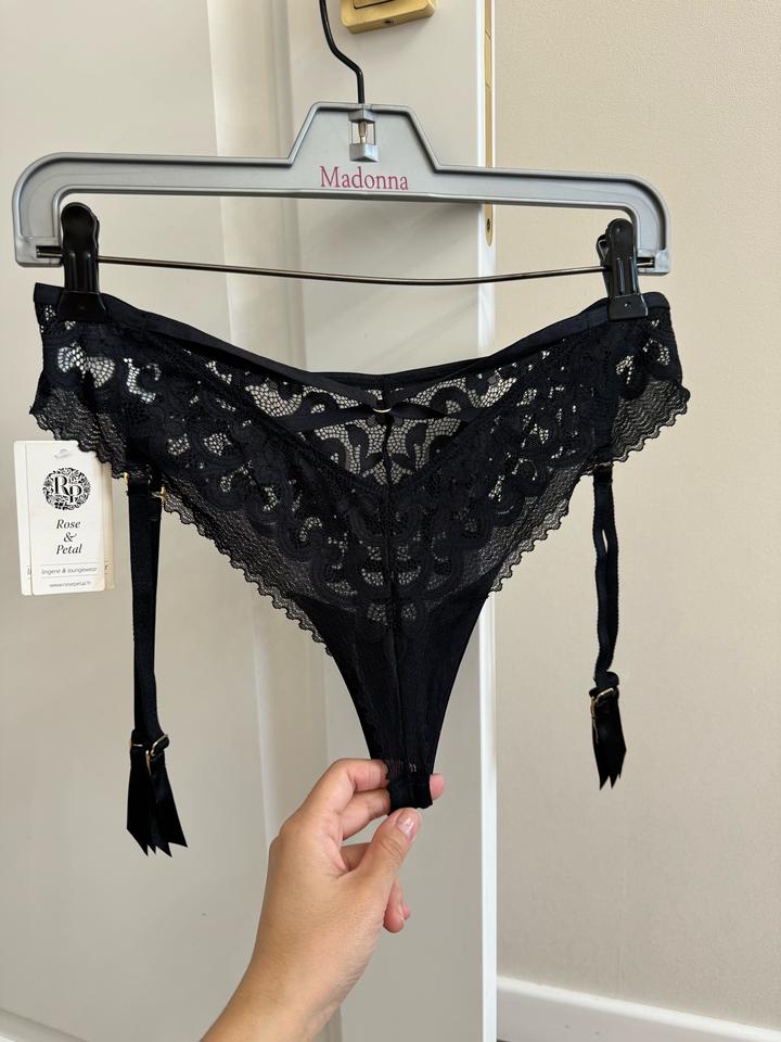 Rose and petal пажи