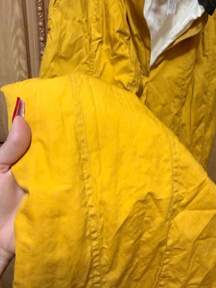 Утеплённые горчичные брюки oversized с необычным кроем S/M