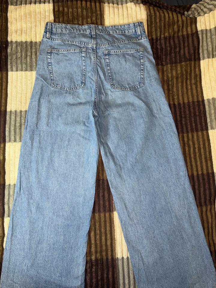 Голубые джинсы