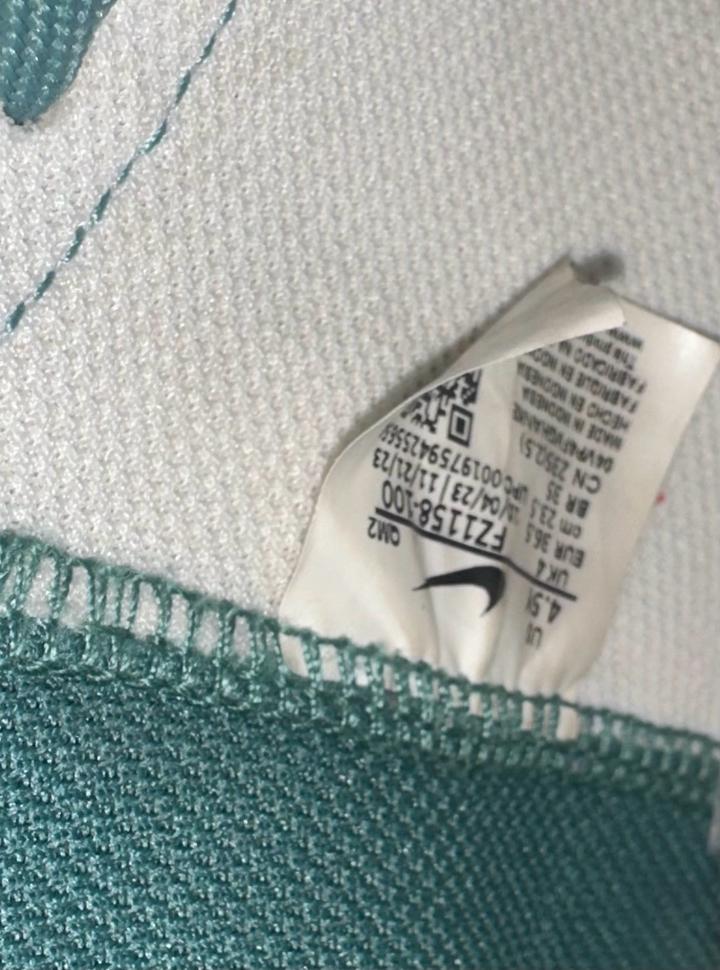 Кроссовки Nike белые с мятно-зелёными вставками