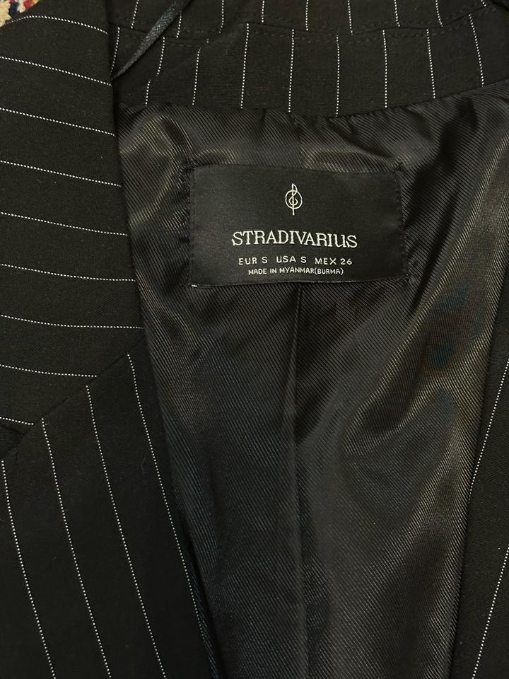 Черный пиджак Stradivarius