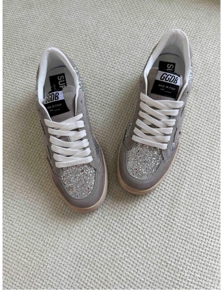 модные кроссовки