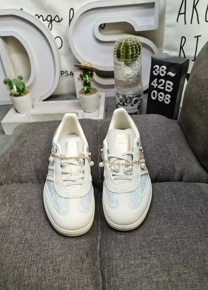 Кроссовки Adidas