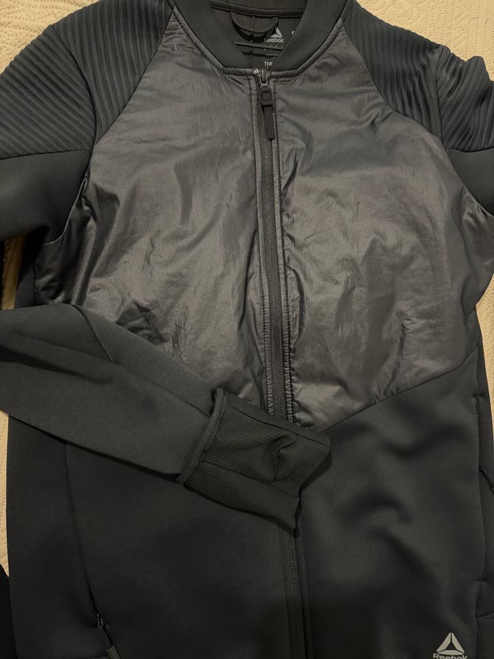 Курточка от Reebok s