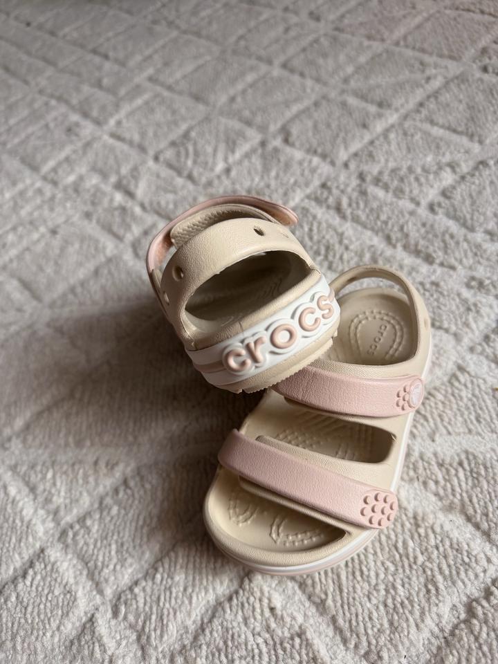 Сандалии crocs