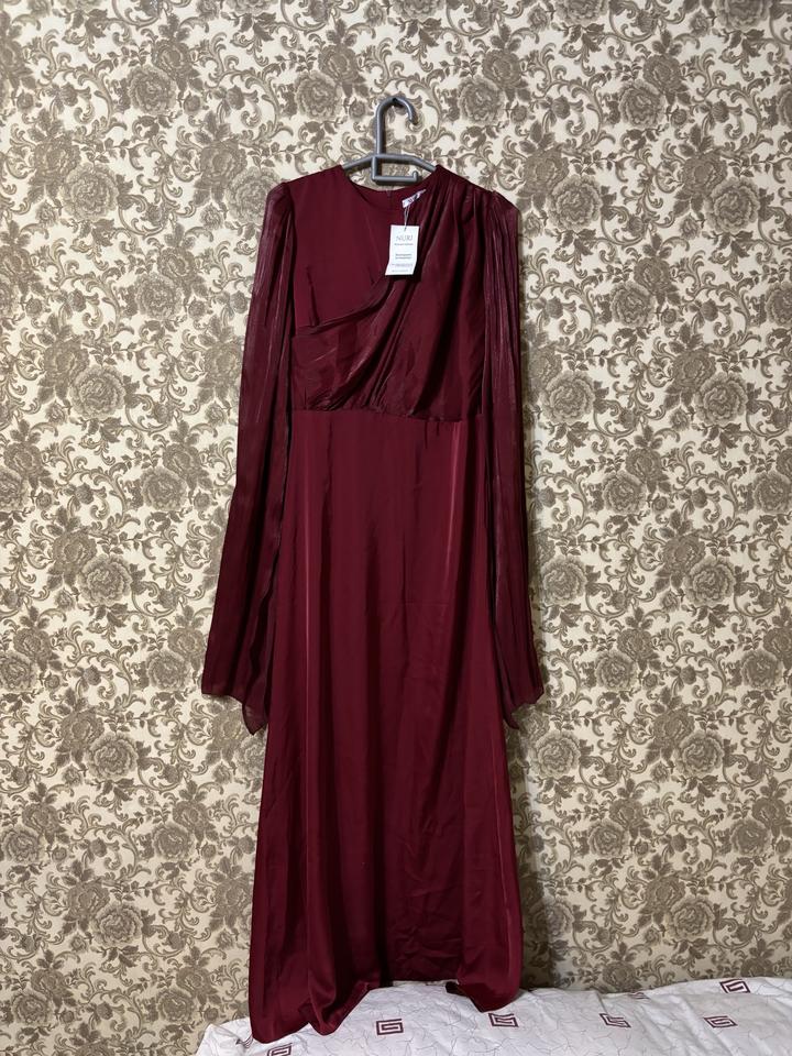 Бордовое платье