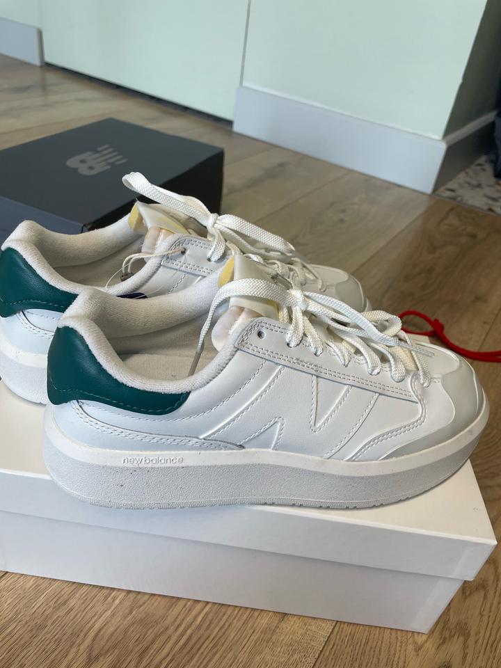 Кожаные кроссовки New Balance