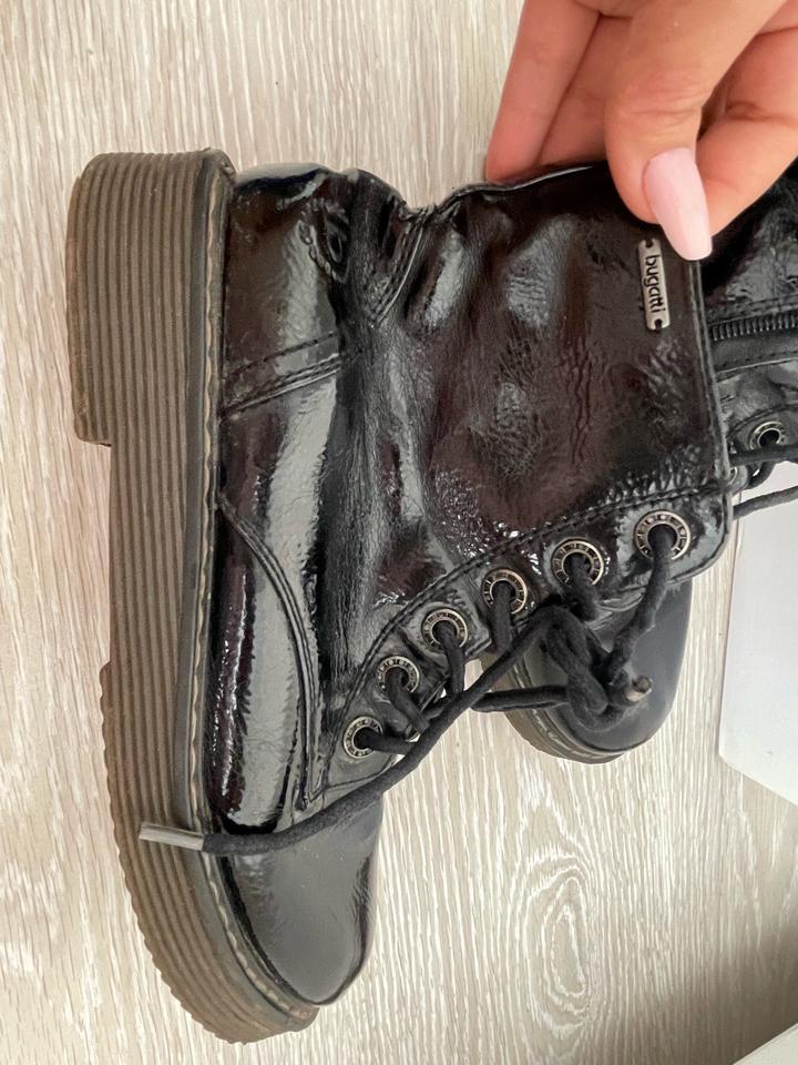 Классные ботинки bugatti