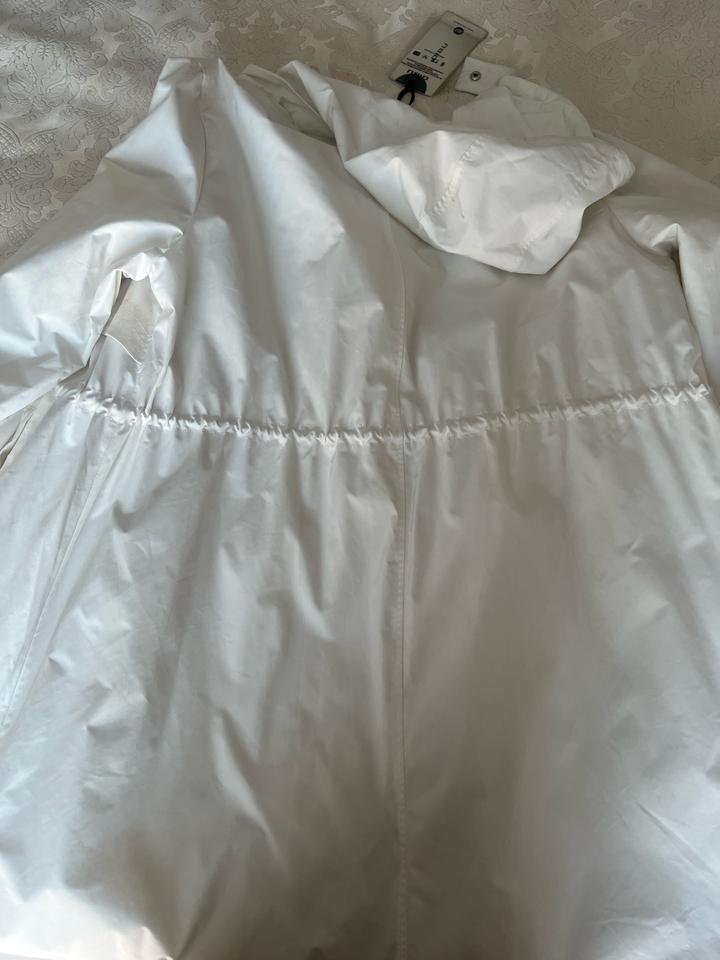 Белый тренч