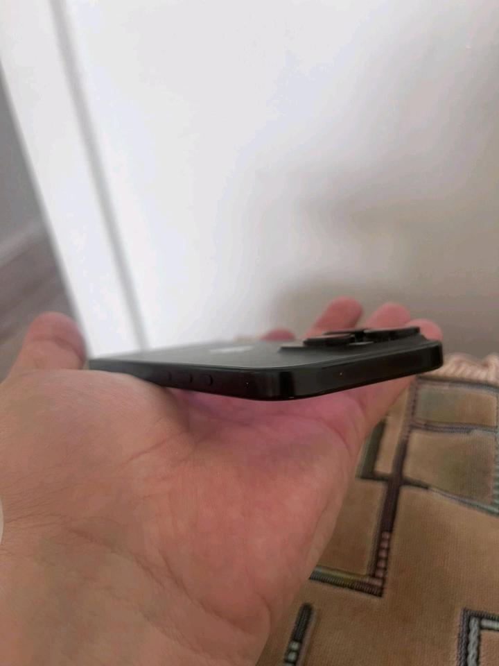 IPhone 15pro чёрный 256 гб