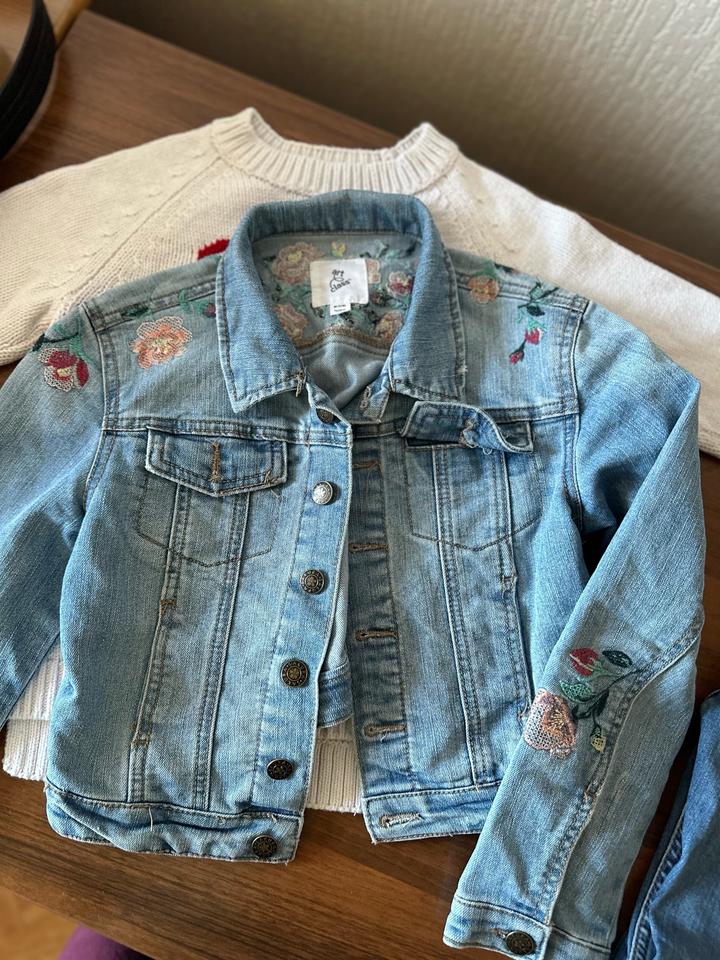 Комплект одежды для девочки на 7-8 лет