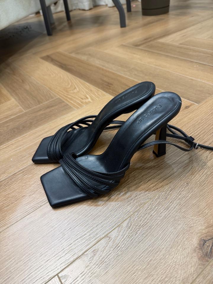 Черные босоножки 40размер НОВАЯ