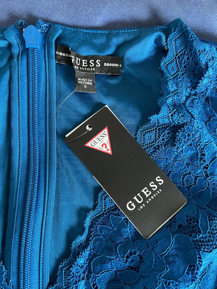 Платье от Guess