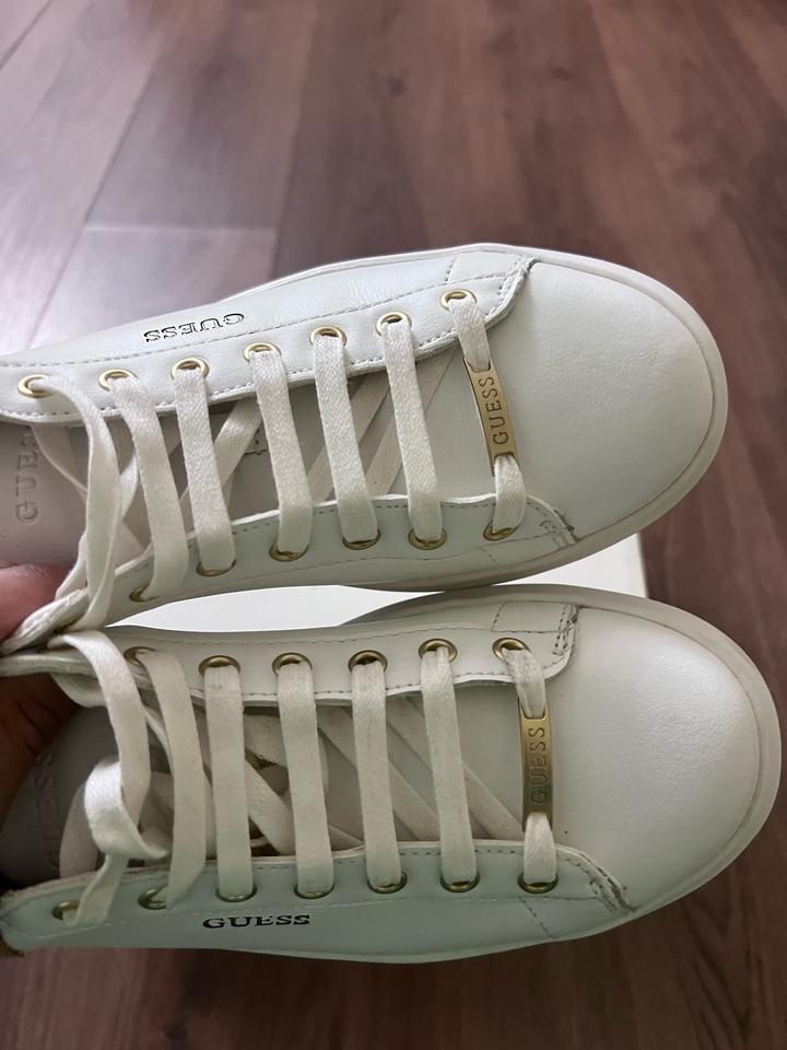 Кроссовки Guess