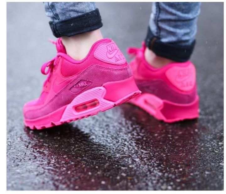 Nike Air Max 90 (Fireberry) идеальный выбор для тех, кто ценит стиль и комфорт
