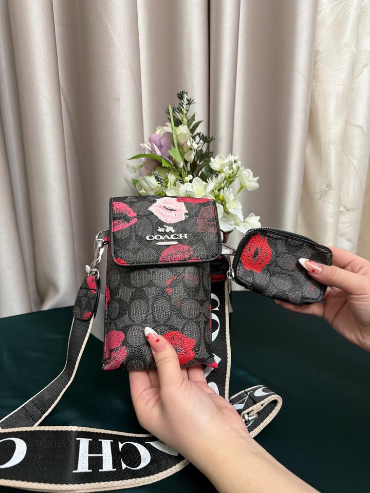 Мини сумочки от Coach