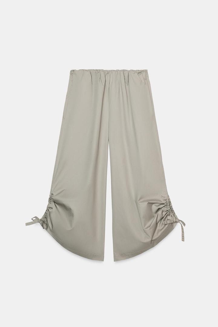Сероватые брюки от Zara