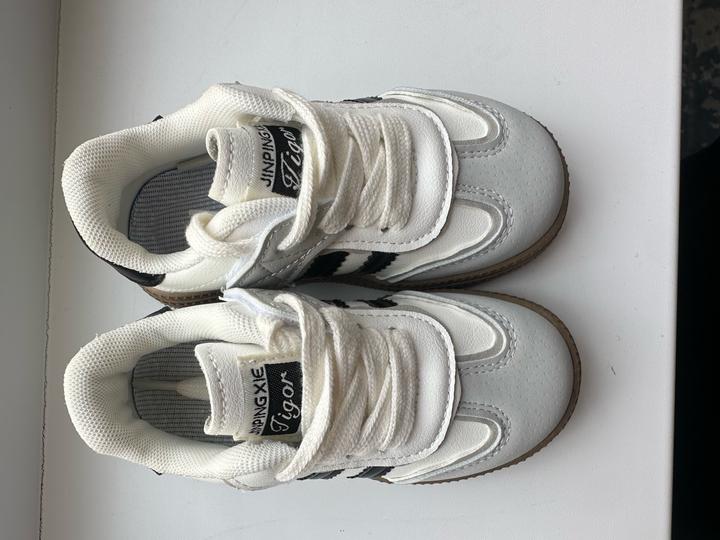 Новые кроссовки 26рр