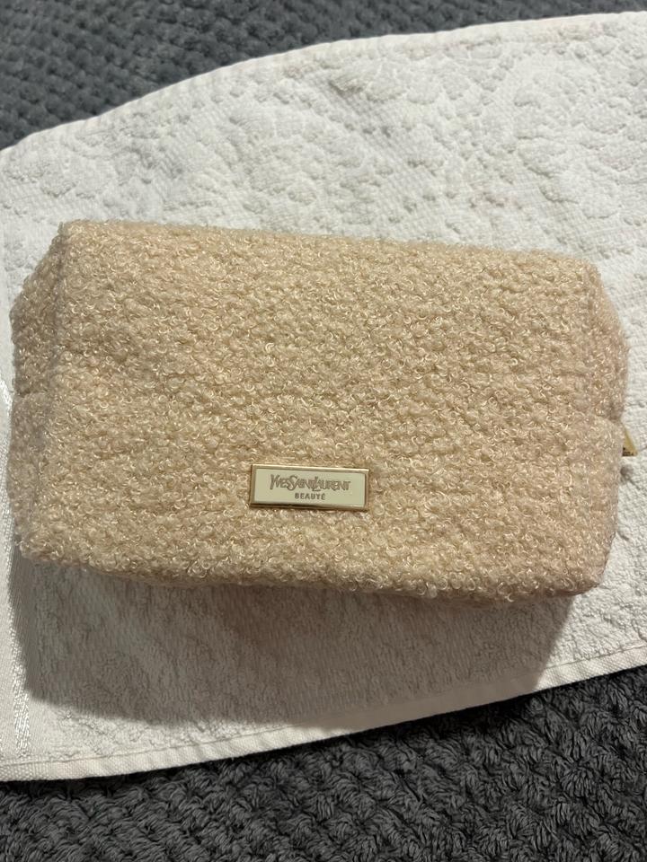 Плюшевая косметичка Yves Saint Laurent Beauté (YSL Puffer/Teddy Pouch)