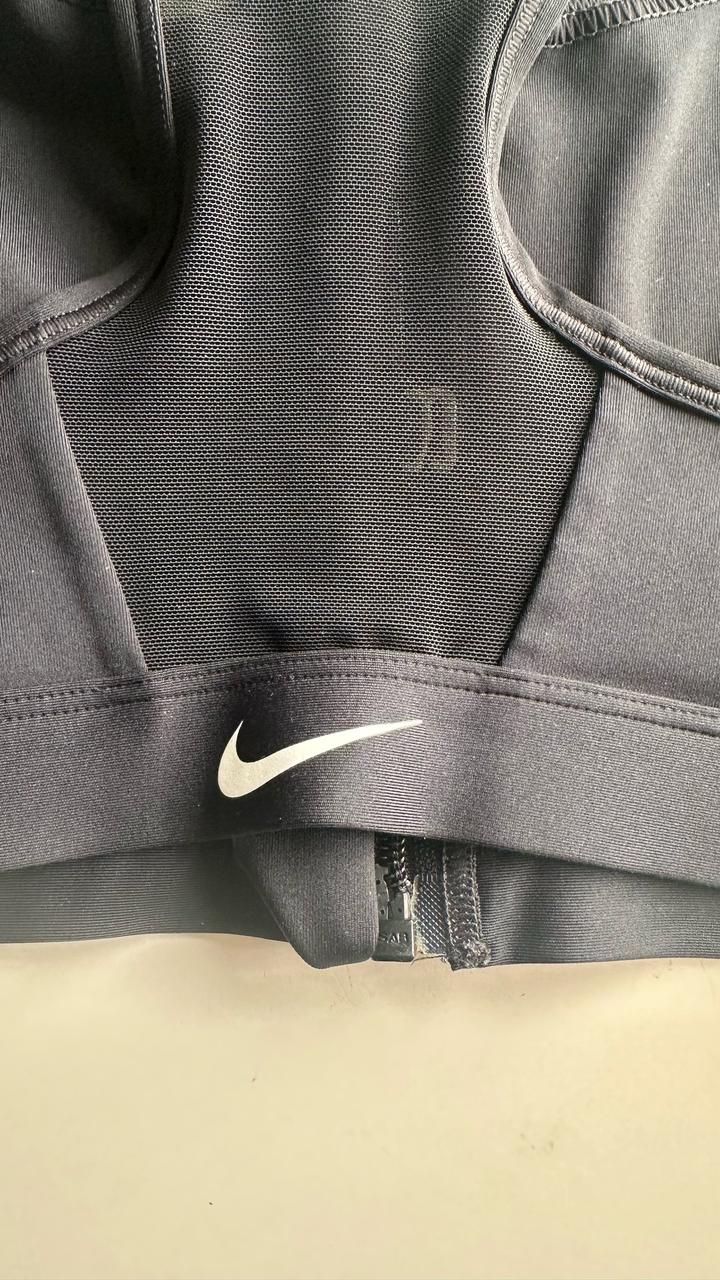 Топ спортивный Nike