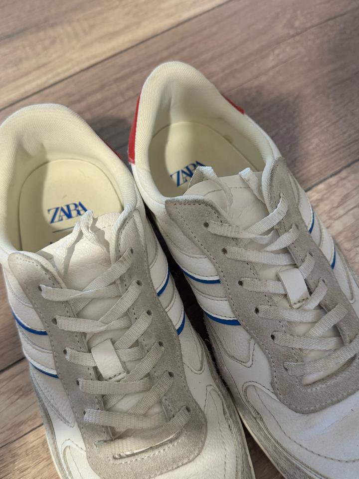 Кроссовки от Zara
