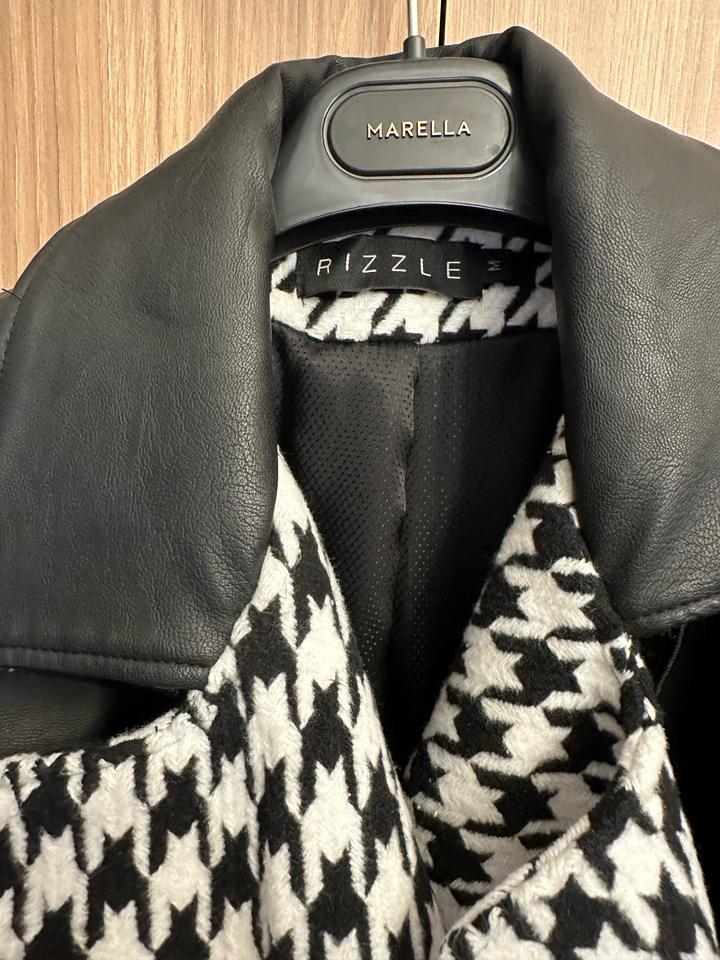 Очень стильное пальто бренда Rizzle