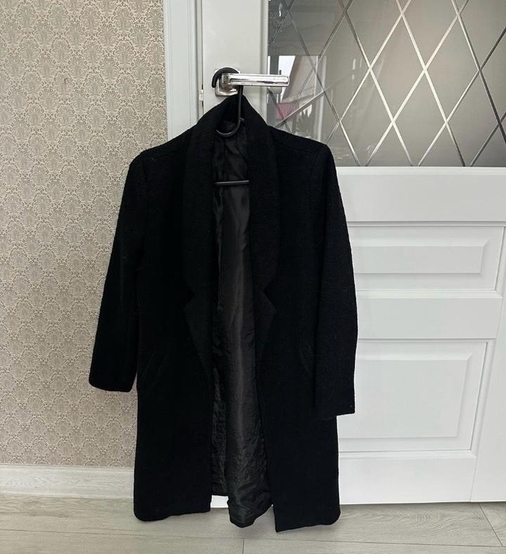 Черное пальто