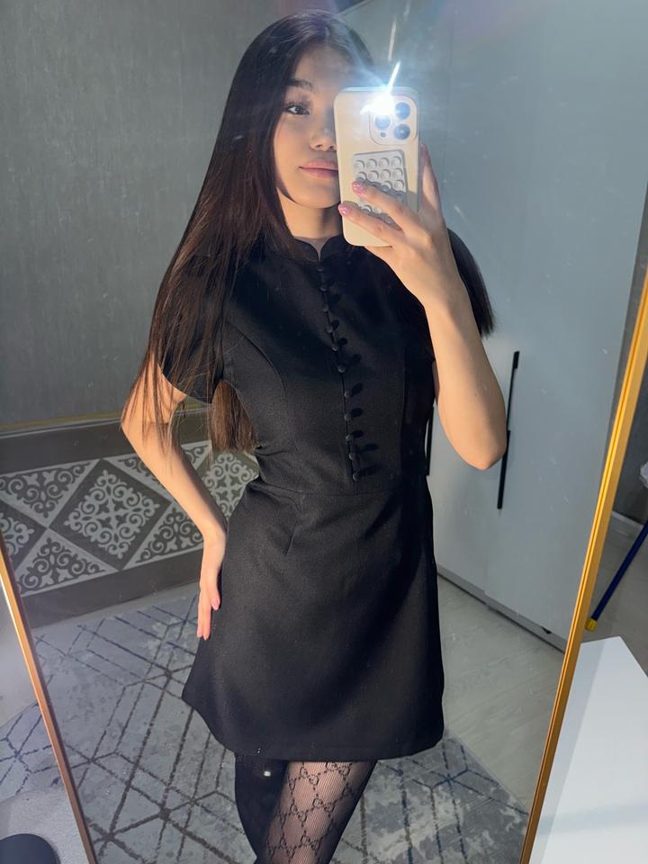 Черное мини платье