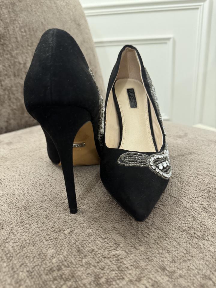 Роскошные замшевые лодочки с сияющими вставками камней