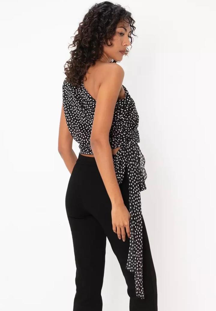 Топ на одно плечо в черно-белый горошек от Zara