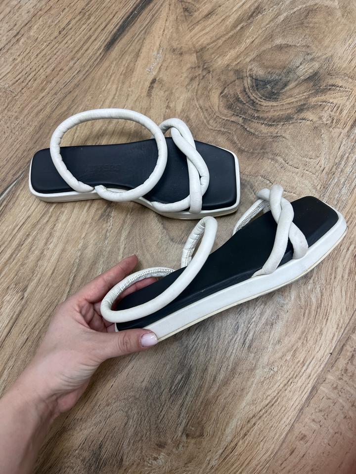 Очень красивые босоножки!