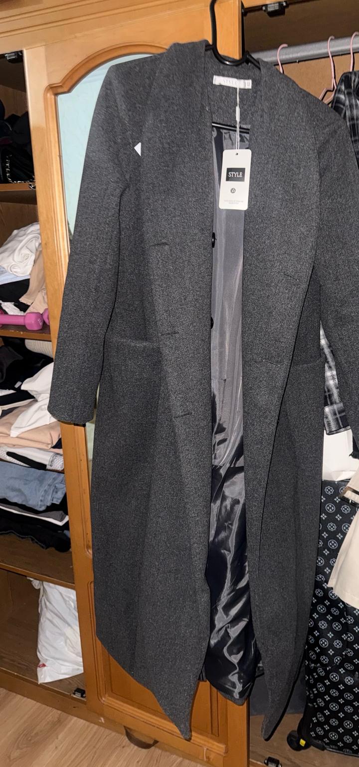 Продам новое серое приталенное пальто