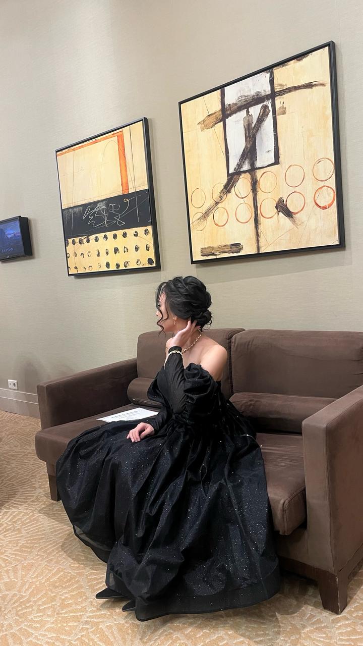 Вечернее платье черного цвета