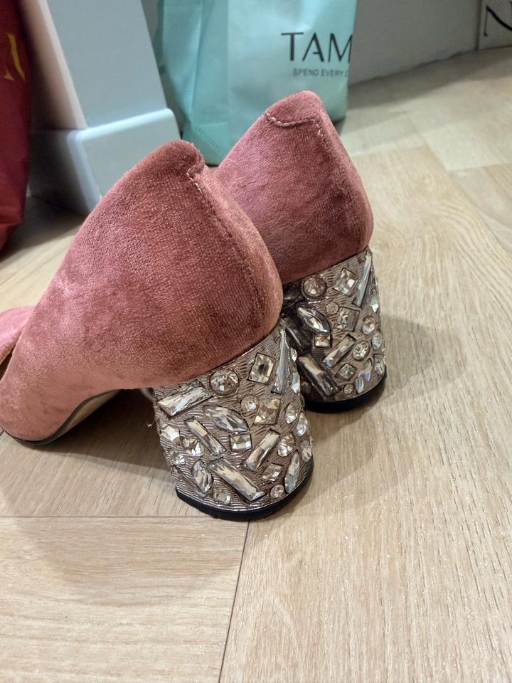 Туфли с камнями