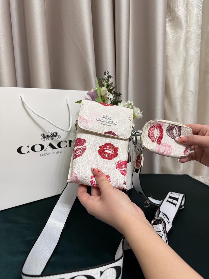 Мини сумочки от Coach