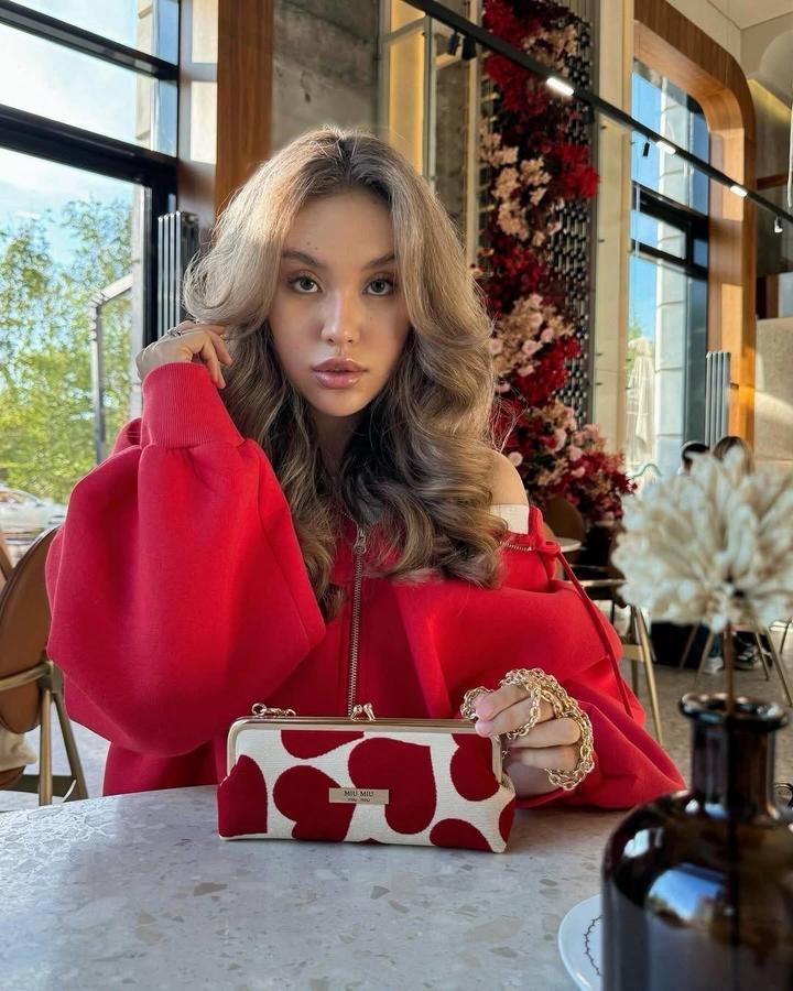 Сумочка от Miu Miu Beauty