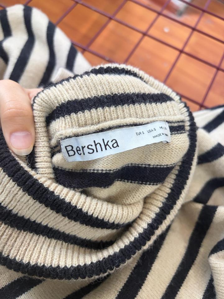 Водолазка от Bershka