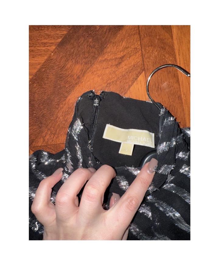 Блузка Michael Kors с металлическими. Silk high collar blouse featuring silver-