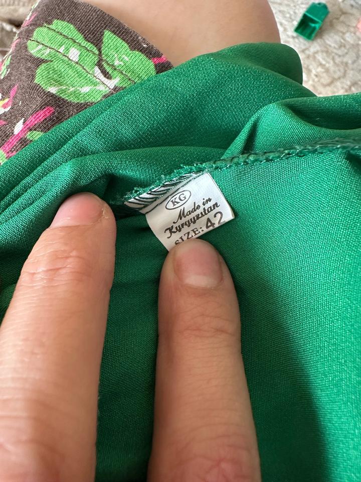 Зеленое брюки паллацо и топ