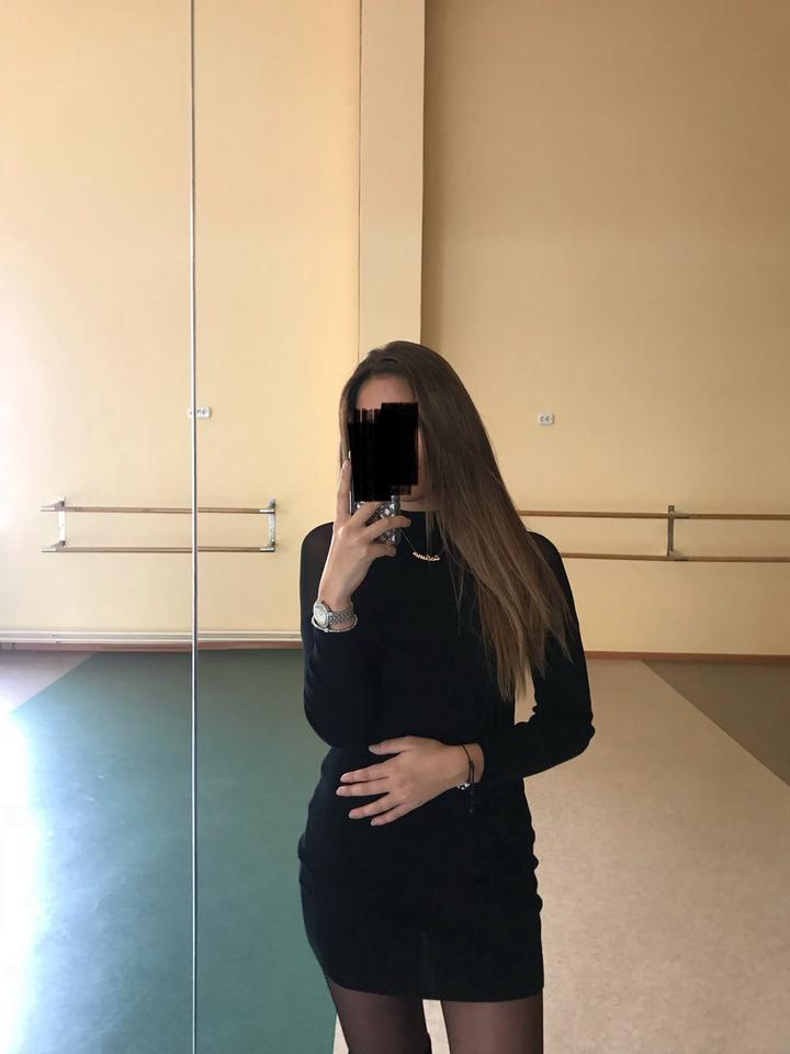 облегчающее мини-платье трикотажное