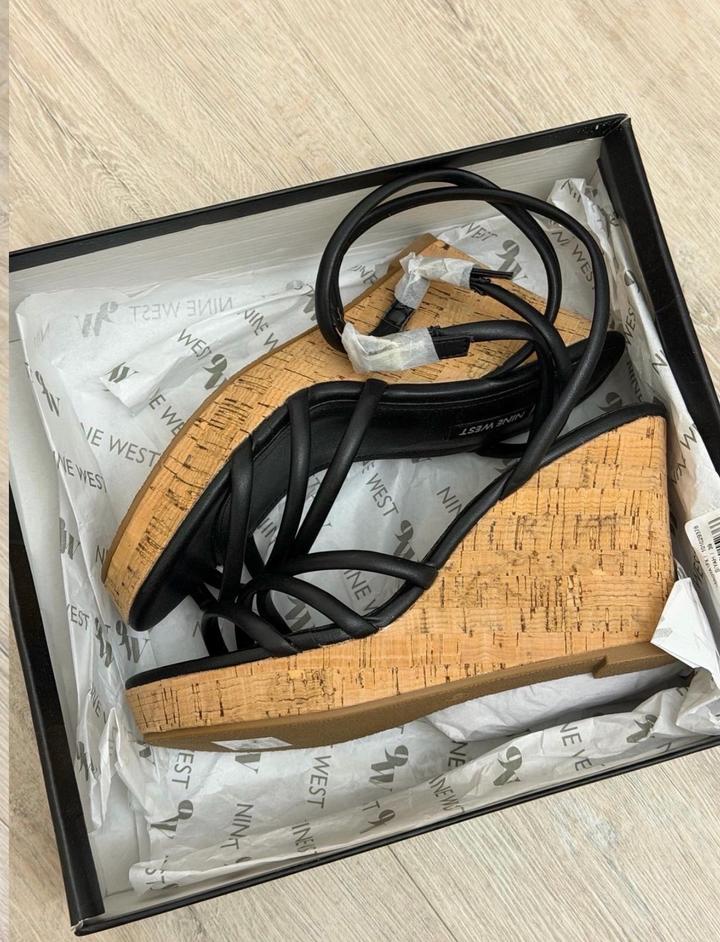 Женские босоножки