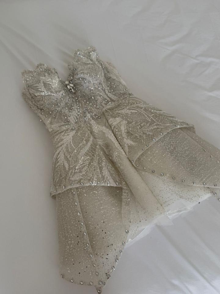 Нарядное блестящее платье