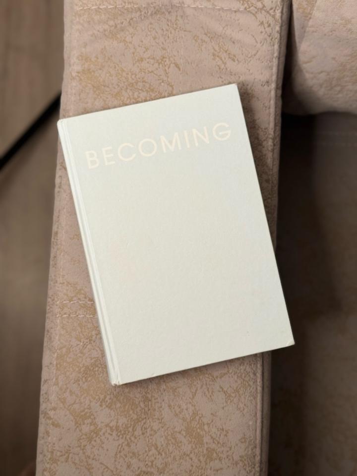 Книга Becoming