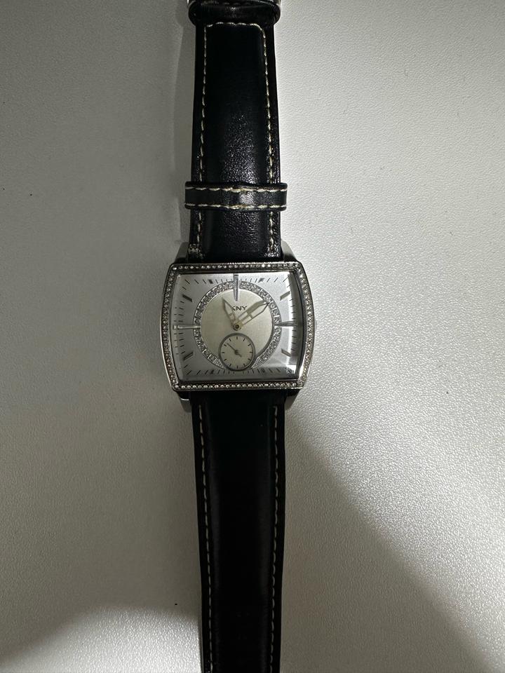 Часы DKNY