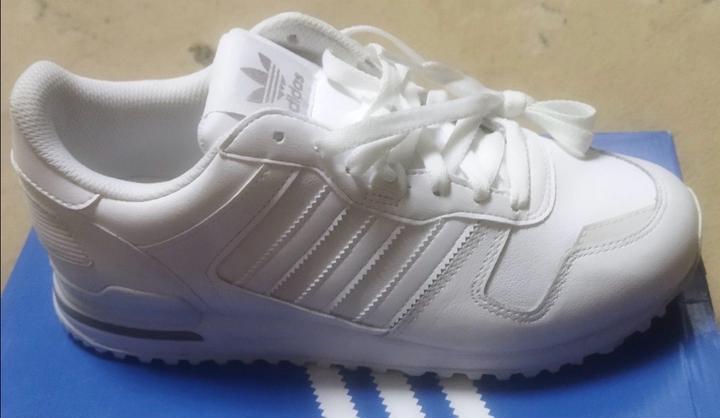 Adidas Originals ZX 700 оригинал новые 39,5