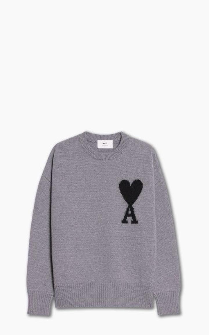 серый свитер ami