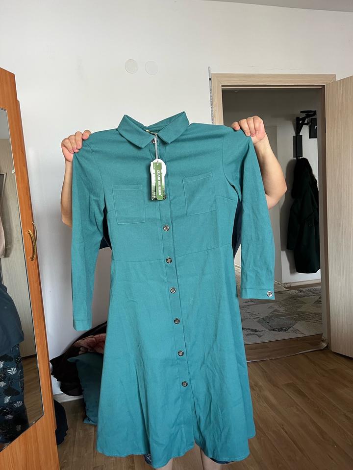 Платье с длинными рукавами